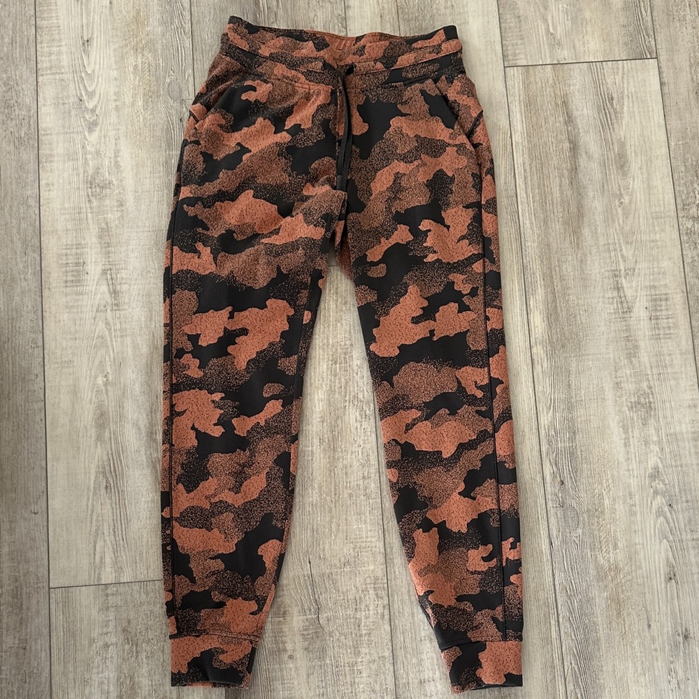 Lululemon athletic size 6